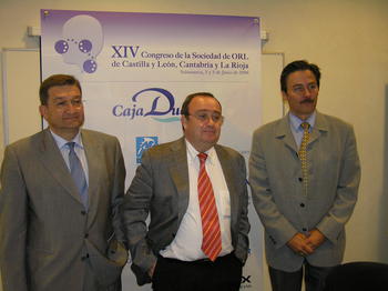 Miembros de la organización del XIV Congreso de Otorrinolaringología posan para la prensa