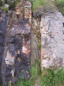En el centro de la imagen, la roca estudiada por Gabriel Gutiérrez (Foto: Gabriel Gutiérrez)