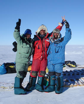 Los tres expedicionarios que participaron en la travesía Transantártica, Ramón Larramendi, Juan Manuel Viu e Ignacio Oficialdegui.