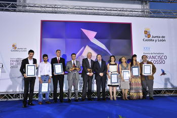 Foto de familia de los galardonados con el premio Cossío.