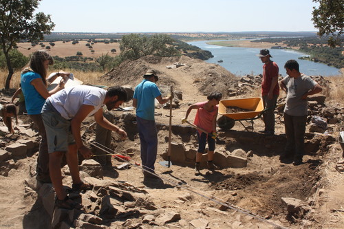 Trabajos de excavación en El Castillón.