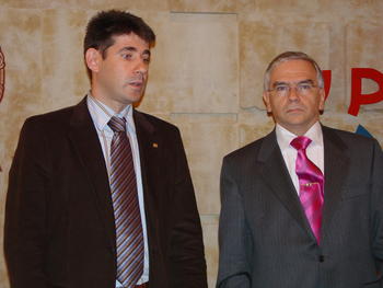 Miguel Ángel Sánchez y Ángel Sánchez momentos antes de la presentación de las becas