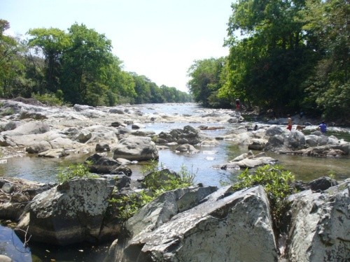 Río tropical que ha sido estudiado por el Grupo de Ecohidrología de la UVa.