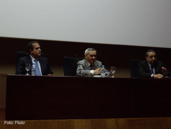 Amable Liñán, profesor emérito de la Escuela Técnica Superior de Ingenieros Aeronáuticos, durante una conferencia