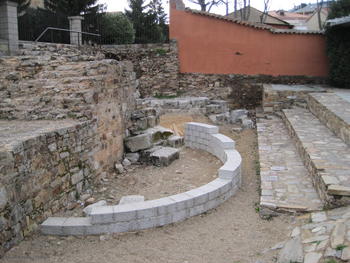 Vista de los restos de una de las puertas de la muralla romana de Astorga (León, España).