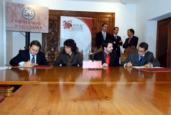 Firma del convenio entre Nebusens y el Parque Científico de la Universidad de Salamanca.