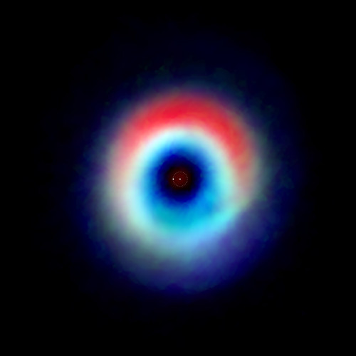 Imagen compuesta del sistema binario HD 142527 a partir de datos obtenidos por el Atacama Large Millimeter/submillimeter Array, donde se aprecia un arco de polvo (en rojo) y un anillo de monóxido de carbono (azul y verde). 
