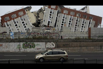 Edificio destruido en Concepción tras el terremoto (Foto: ChileCientifico).
