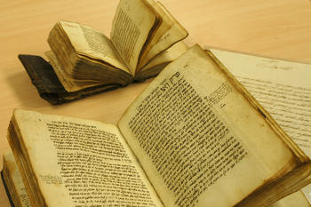 Libro en hebreo. Foto: CSIC.