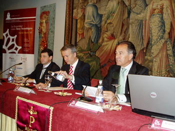 De derecha a izquierda, el presidente de AETIC, junto al secretario de Estado de Seguridad y el director del Inteco