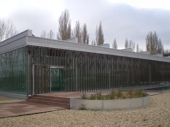 Exterior del Centro de Recursos Ambientales, ubicado junto al vivero forestal de Valladolid.