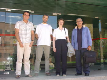 Margarita Salas, junto con miembros del Instituto de Microbiología Bioquímica de la Universidad de Salamanca.