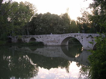 Puente romano de Palencia, recientemente restaurado.