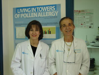 Alicia Armentia, a la izquierda, en compañía de su asistente Manuela Tobajas