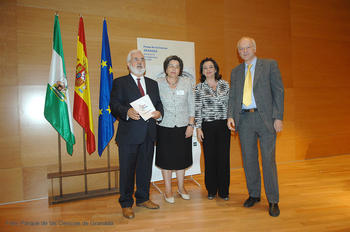 Quintanilla recoge el Premio en Granada.