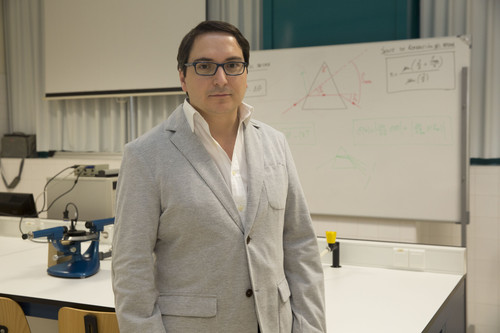 Vicente Durán, investigador del Grupo de Investigación de Óptica de Castellón (GROC) y miembro del Departamento de Física de la Universitat Jaume I. Foto: UJI.
