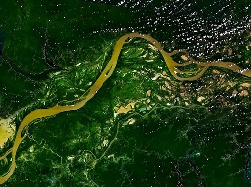 Imagen aérea del río Amazonas corriendo a través de la selva brasileña. (Foto: NASA)