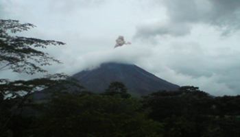 Volcán Arenal (FOTO: UNA).