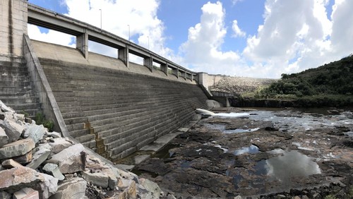 Pequeña presa hidroeléctrica/Victor Baptista