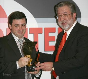 A la izquierda Enrique martínez y Luis Luengo, director general de Infraestructuras y Material de la Seguridad del Ministerio del Interior.
