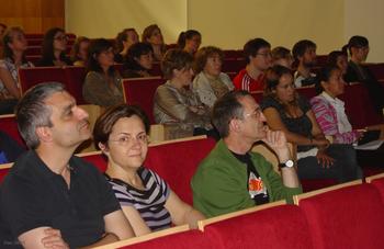 Público asistente a la conferencia de Peter Agre.