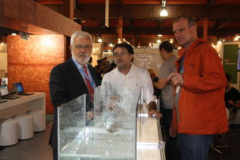 Quintanilla junto a Jose Abel Flores, uno de los investigadores de la Universidad de Salamanca presentes en Empírika 2012.