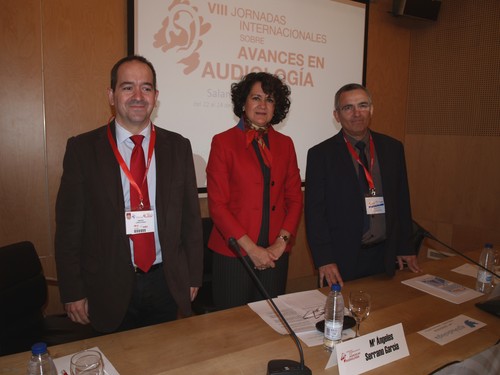 De izquierda a derecha, Enrique López Poveda, María Ángeles Serrano y José Manuel Gorospe en la inauguración de las jornadas de audiología.