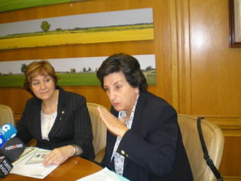 La presidenta de Alcles junto a María Jesús Moro