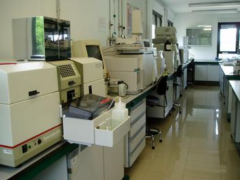El instituto dispone de sofisticados aparatos de análisis y control de alimentos
