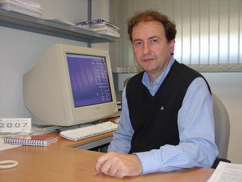 Alberto Orfao, en su despacho