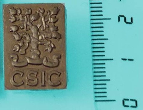 Imagen del logotipo del CSIC fabricado mediante el microfresado en una aleación W78Cu22 utilizando la metodología propuesta./ (CSIC)