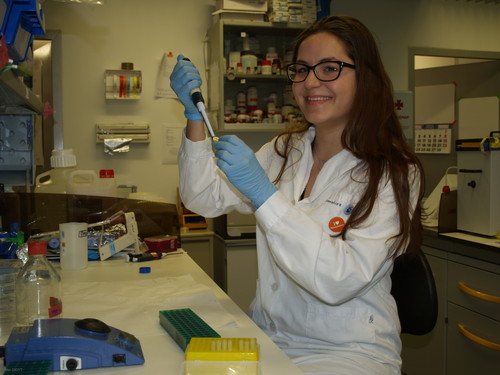 Ana González, en el laboratorio del INCYL.