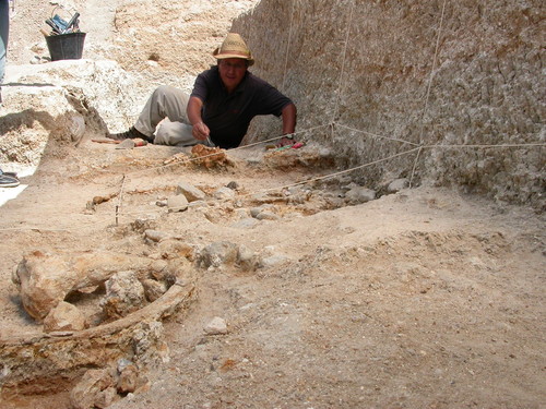Mohamed Sahnouni excavando en Ain Hanech/CENIEH