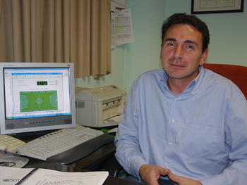 Juan Carlos Morente, en su despacho de la Universidad de León.