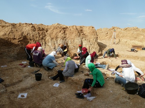 Miembros del equipo de Ain Hanech excavando en Ain Boucherit/CENIEH