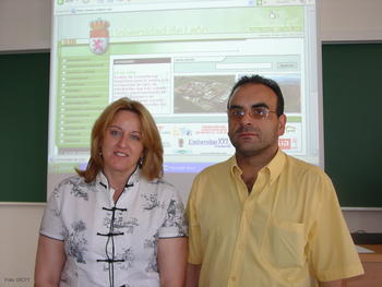 Cármen Bárcena Calvo, doctora por la Universidad de León en el área de Psicología y Personalidad, junto a José Antonio Iglesias.
