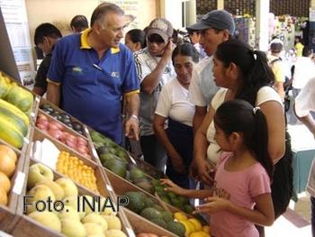 Un mercado de productos agrícolas en Puyo, Pastaza.