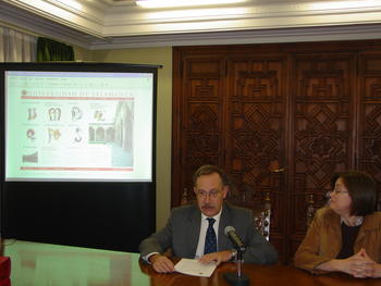 Enrique Battaner y Begoña Gutiérrez durante la presentación oficial de la web