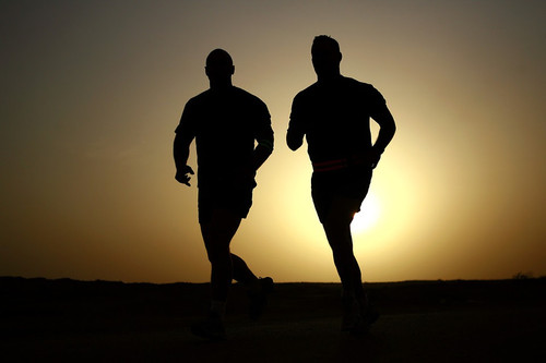 Dos personas corriendo. Foto: UGR.