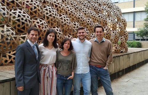 Antonio Morales y María Victoria Requena (a la izquierda) junto al resto de miembros del proyecto PERSISTAH de la Universidad de Sevilla.