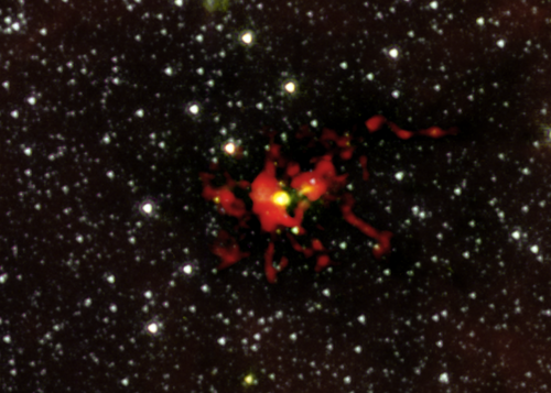 Se ha descubierto un útero estelar con más de 500 veces la masa del Sol, el que vemos como una burbuja amarilla en el centro de la imagen. Crédito:  ALMA (ESO/NRAJ/NRAO)/NASA/Spitzer/JPL-Caltech/GLIMPSE