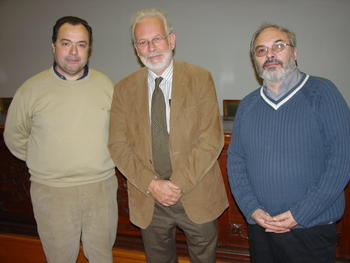 De izq. a dcha.: Sebastián Montiel, junto a Fernando Flores y Jaume Llibre, ponentes de la primera jornada