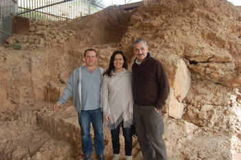 Los investigadores del Cenieh en el yacimiento de Quesem.