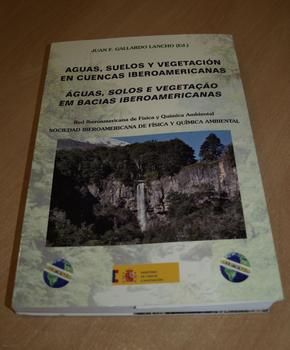 El libro 'Aguas, suelos y vegetación en cuencas iberoamericanas'.