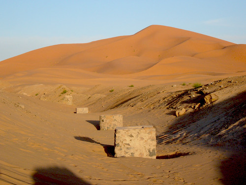 Sistema de khettaras en el complejo dunar de Erg Chebbi. Foto: UNED.