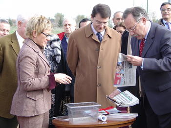 Elena De Diego, Alfonso Fernández Mañueco y Enrique Battaner completan la urna.